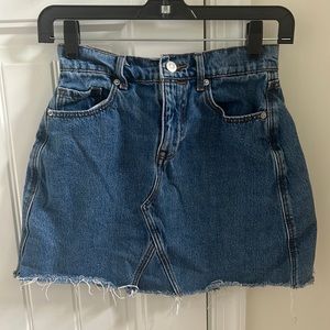 Old Navy Jean Skirt fashion skirt Size 0, frayed.